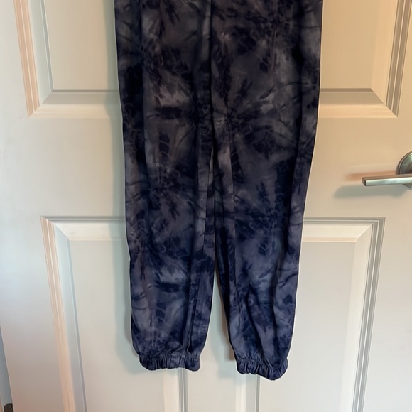 😁SMILY FACE🫩EMOJI JUMPSUIT TIEDYE BLUE🫶🏼 LARGE 10/12 NWT 🏷️ OLD NAVY - Picture 4 of 8